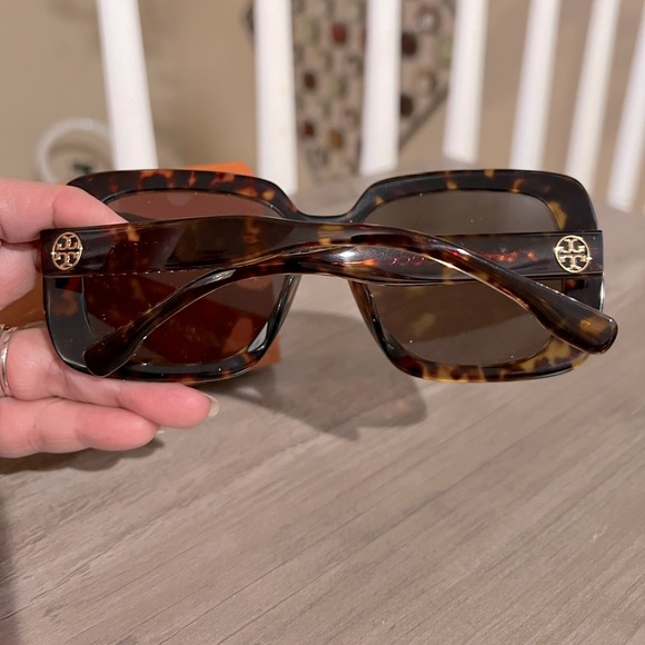 NIB Tory Burch Sunglasses or Women main image 4